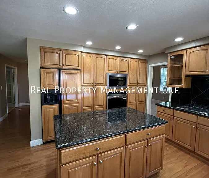 3010 Boardwalk St — Photo 15