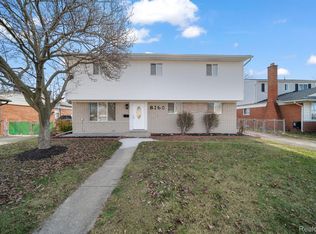 8160 Independence Dr, Sterling Heights, MI 48313