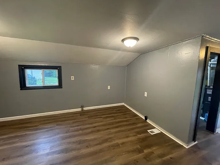 336 E Wolcott St — Photo 8