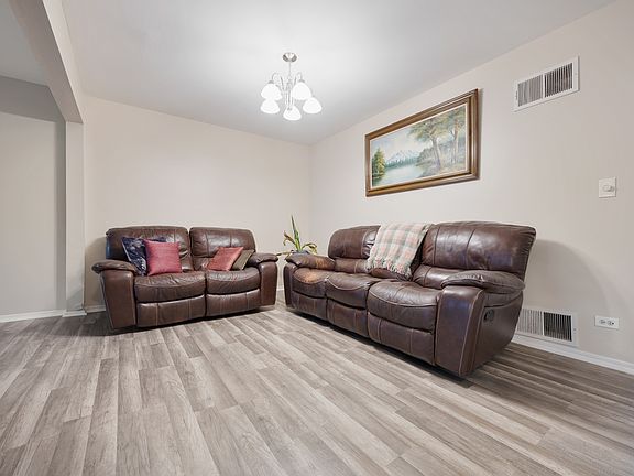 5th image of 1803 Dumont Ln