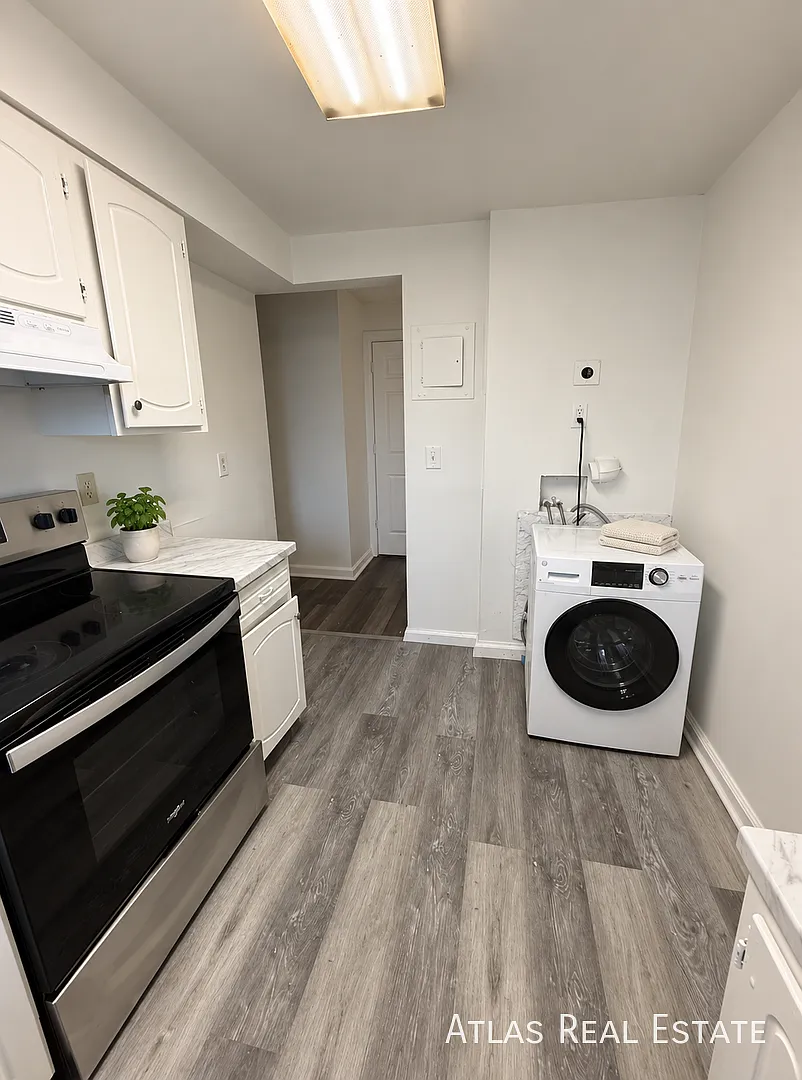 2210 S Dexter St — Photo 4