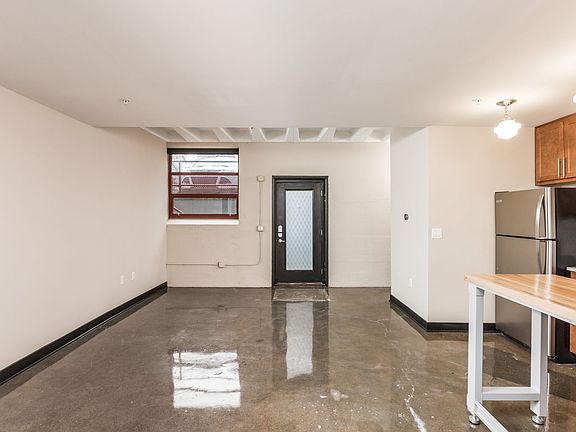 5th image of 1401 E 10th St APT 15