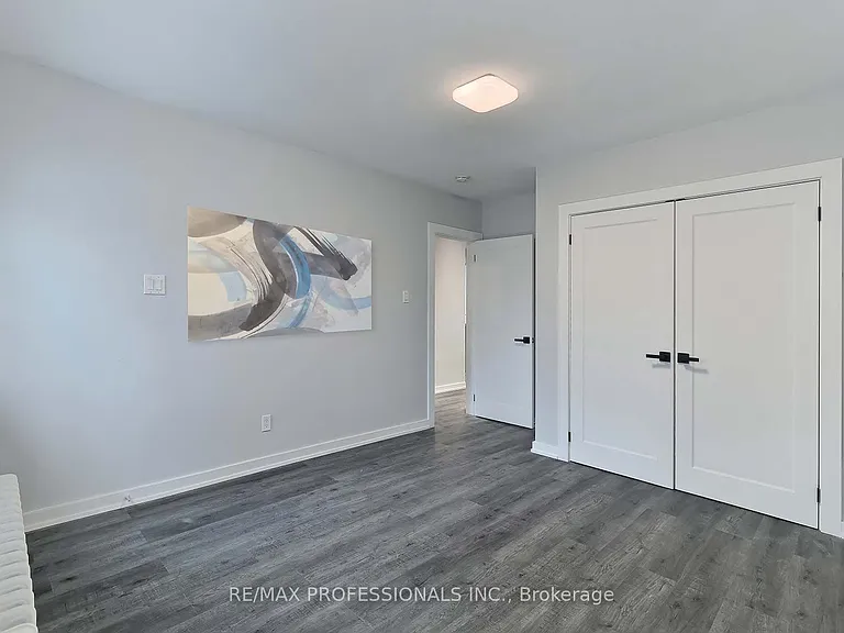 1213 Islington Ave — Photo 12
