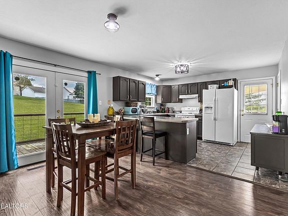 3rd image of 4716 Cabbage Ln