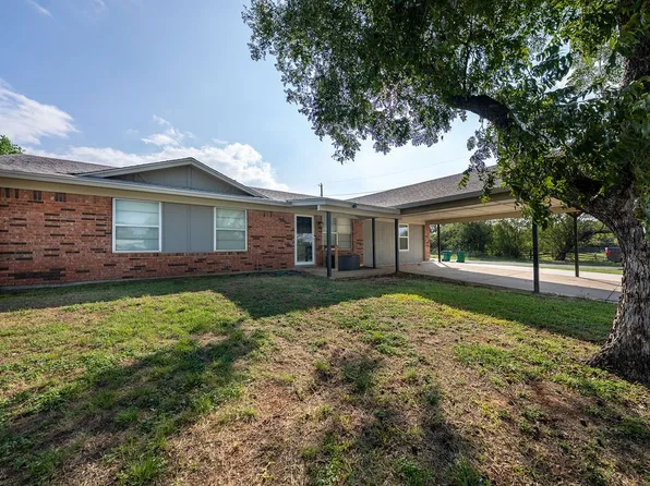1610 W Plummer St, Eastland, TX 76448