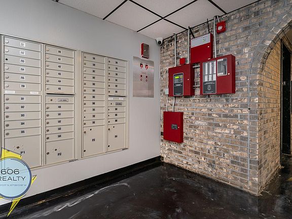 3rd image of 2300 N Harlem Ave APT 202