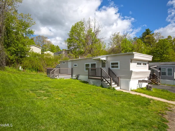 405 Pittsfield Rd #F-2, Lenox, MA 01240