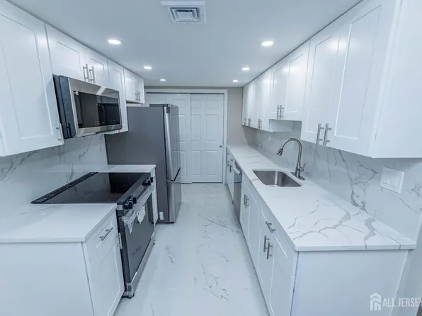 96 Salix Plz #C, Monroe Township, NJ 08831