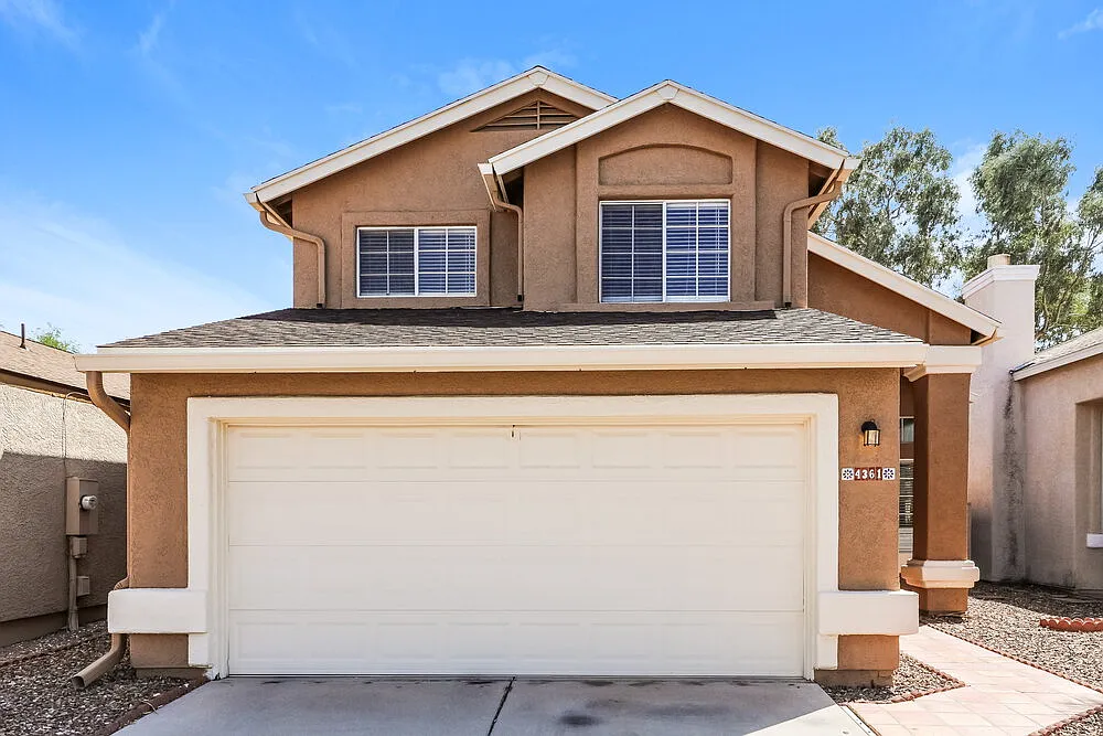3 bed, 2.5 bath, 1549 sqft, $1,985 — Photo 1