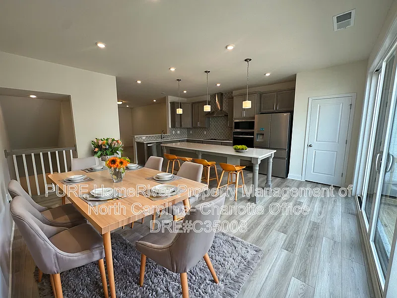 4 bed, 4.0 bath, 1886 sqft, $3,100 — Photo 3