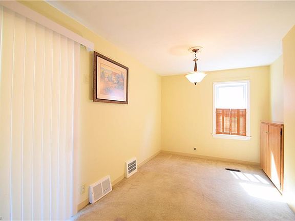 3rd image of 5915 Deering Ave