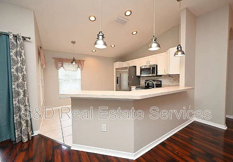 7147 Cedarcrest Blvd — Photo 3
