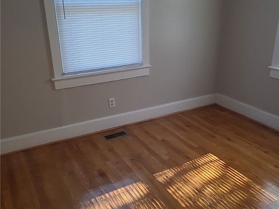 5th image of 506 E 21st St