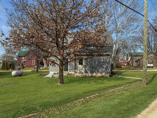 103 W Olive St, Mc Connell, IL 61050