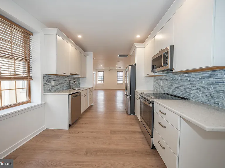 42 N Waterloo Rd #38 — Photo 3