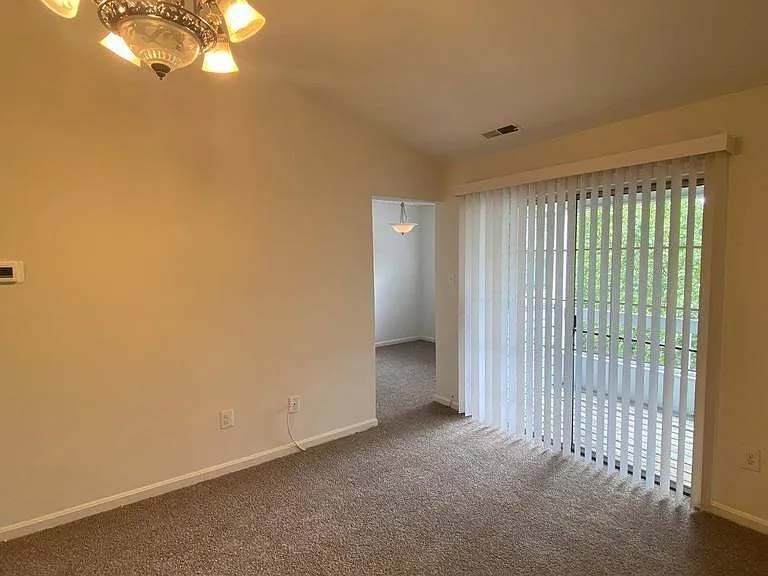 8601 Falls Run Rd #I — Photo 10