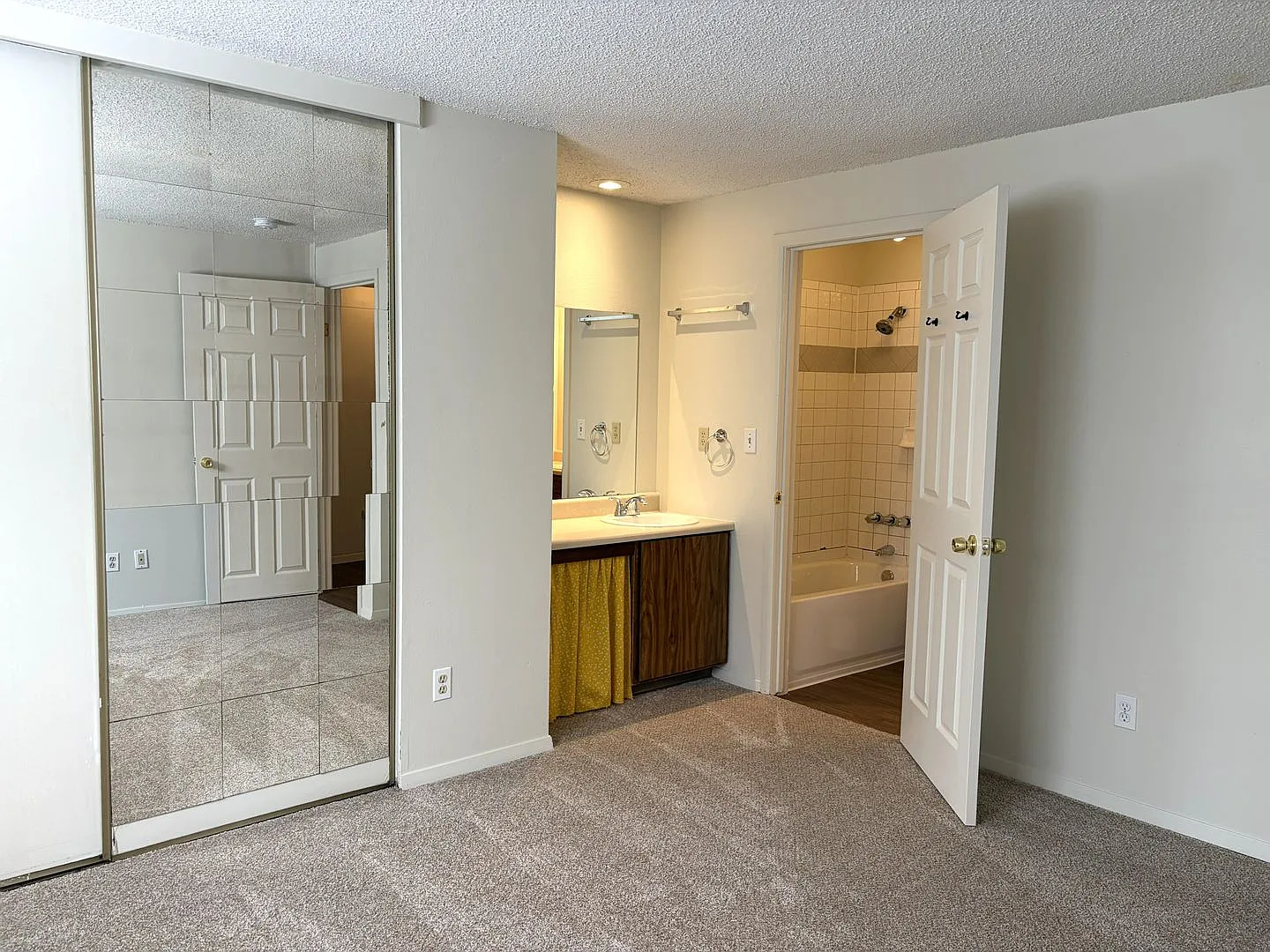 710 City Park Ave — Photo 3