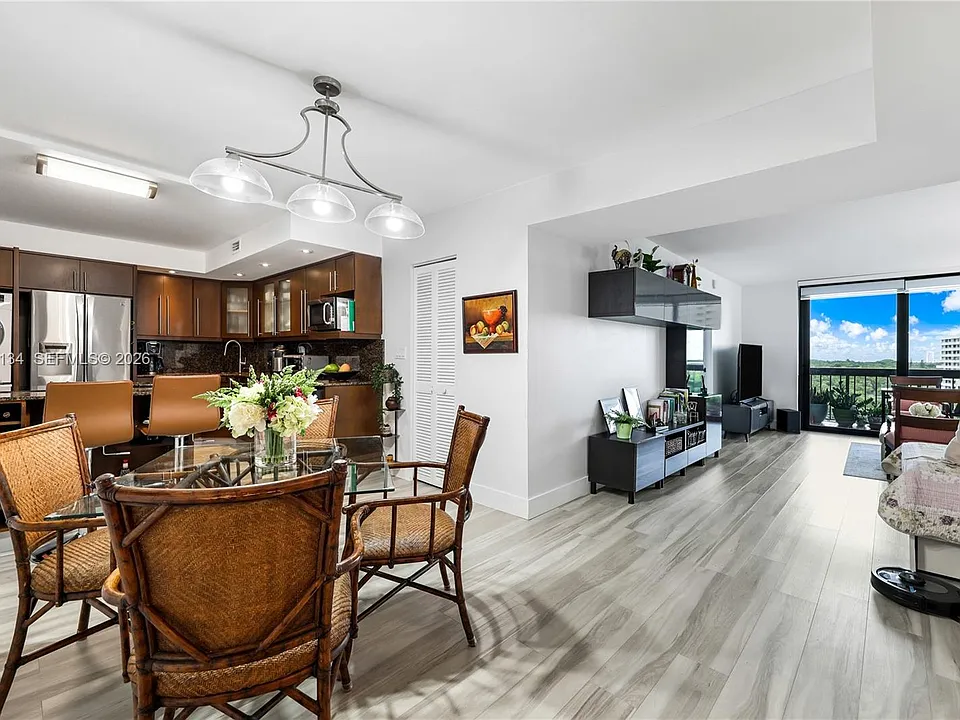 2333 Brickell Ave #808