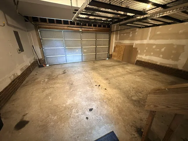 8 Melrose Ct — Photo 49
