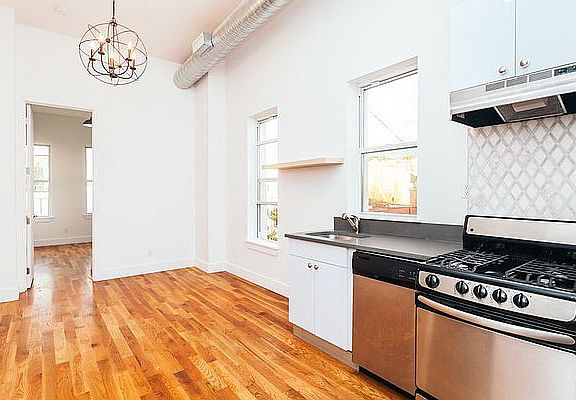 2nd image of 215 Knickerbocker Ave #3R