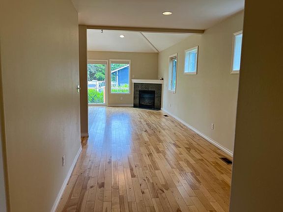 5th image of 6217 NE 196th St