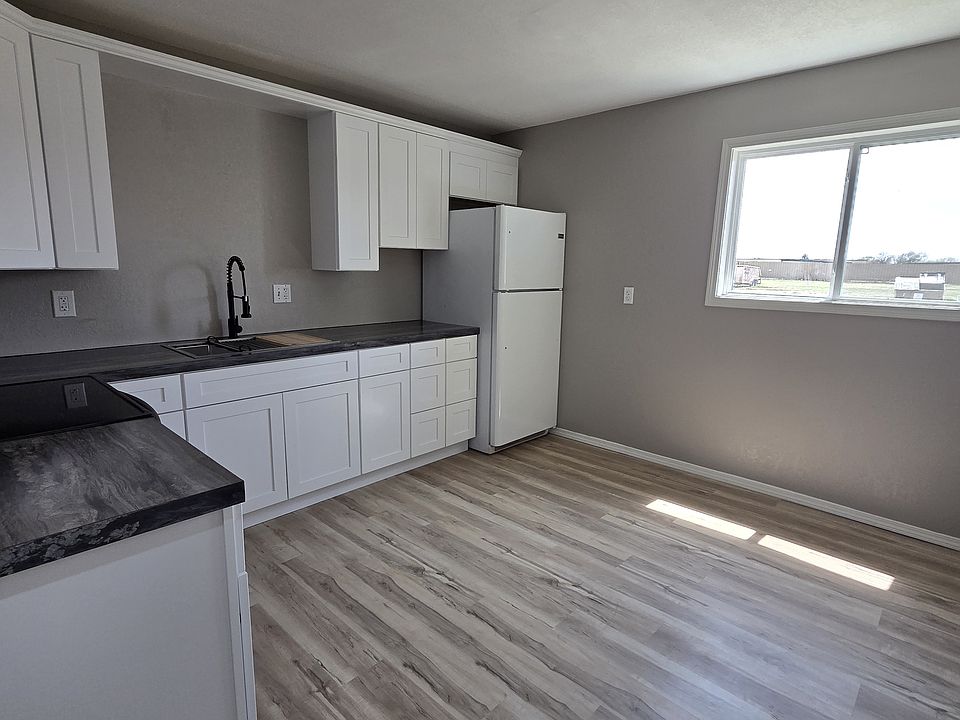 2nd image of 400 W 18th St Unit 4