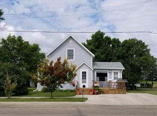 326 Bennett St, Bottineau, ND 58318