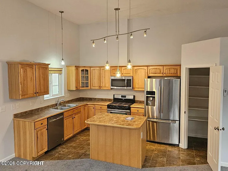 20240 Glacier Park Cir — Photo 2