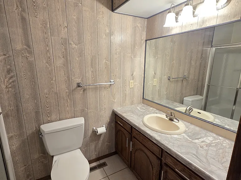 4133 N Auburn St — Photo 13