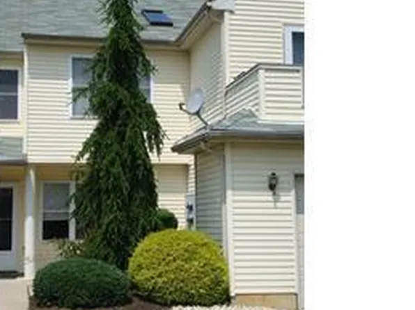 7294 Sauerkraut Ln, Macungie, PA 18062