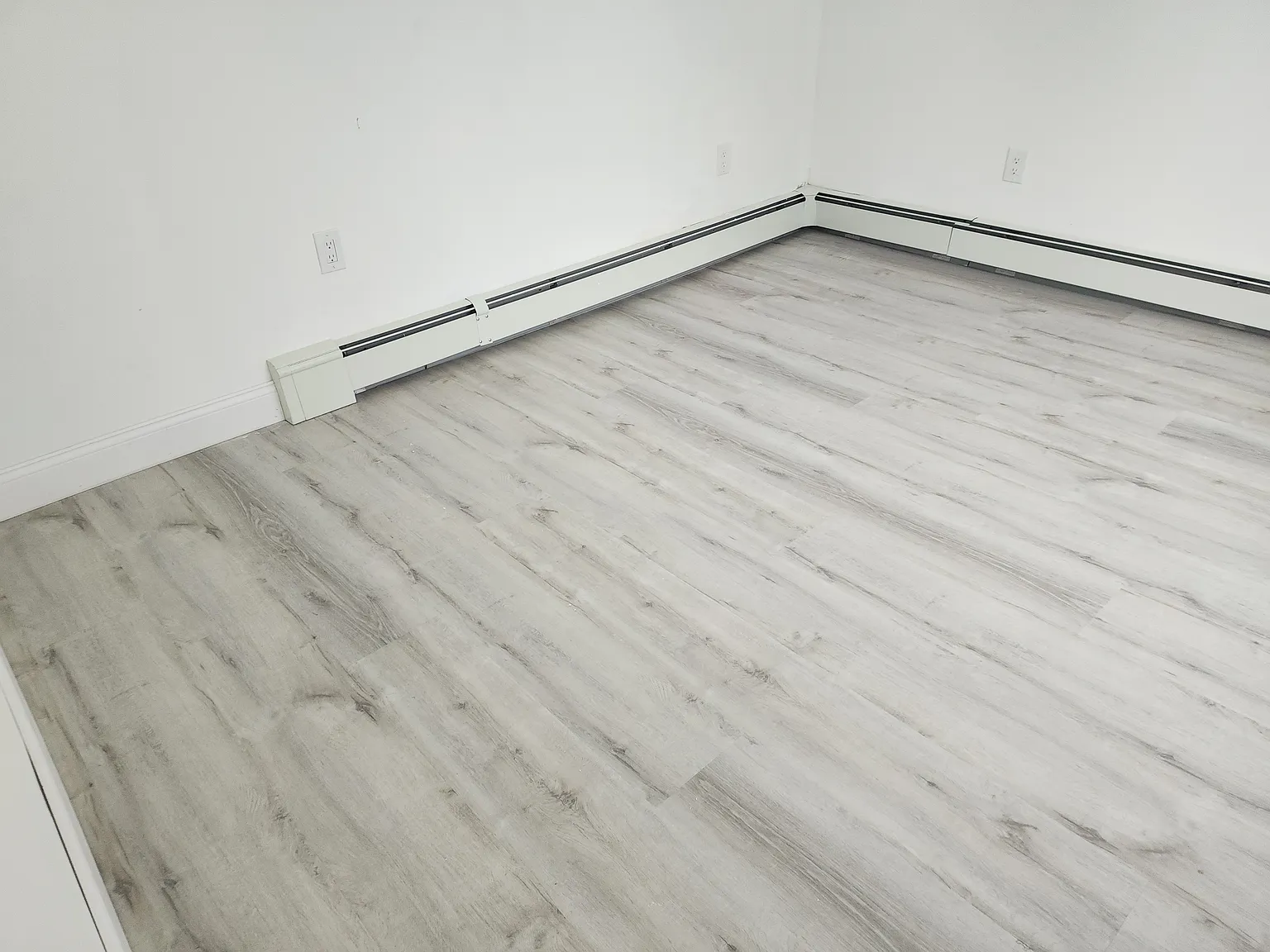 1 bed, 950 sqft, $1,900 — Photo 2