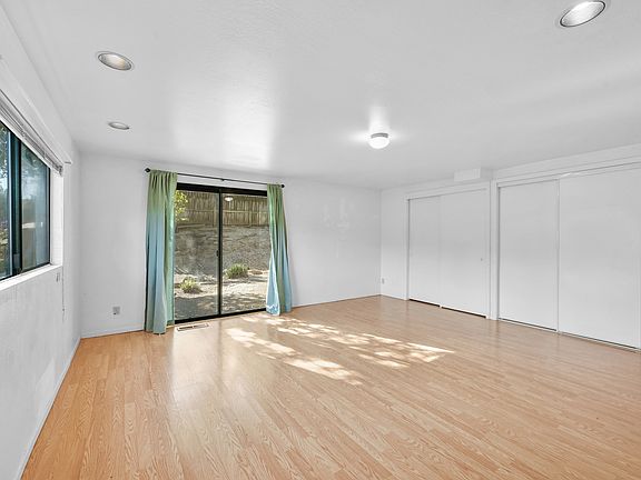 5th image of 909 Samuel Dr