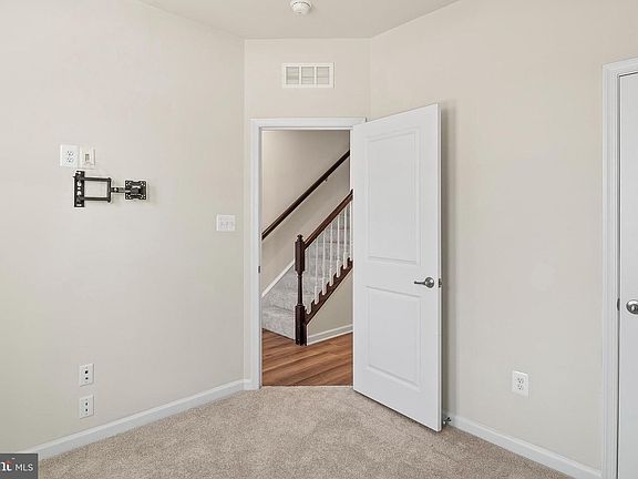 5th image of 7519 Mundell Rd