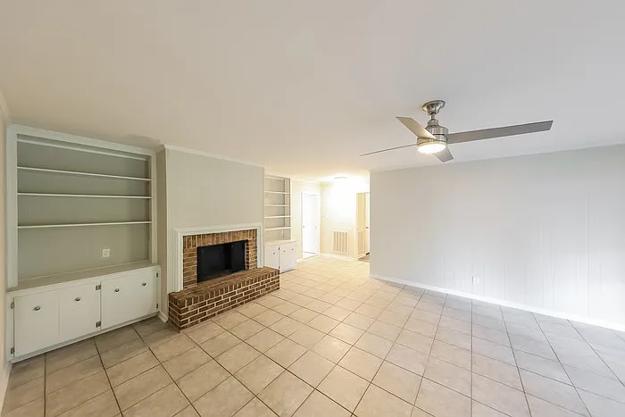 5 bed, 2.0 bath, 2376 sqft, $1,945 — Photo 4