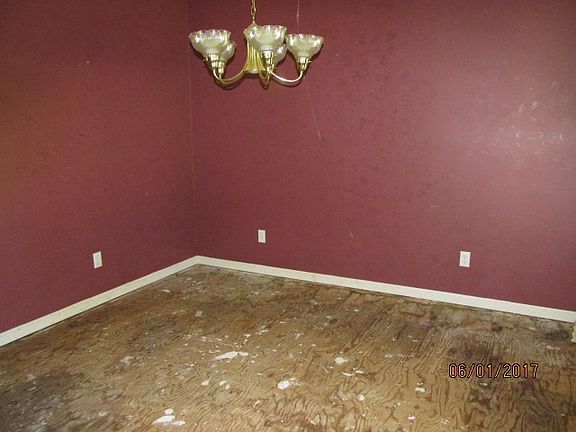 3rd image of 10621 Appletree Ln