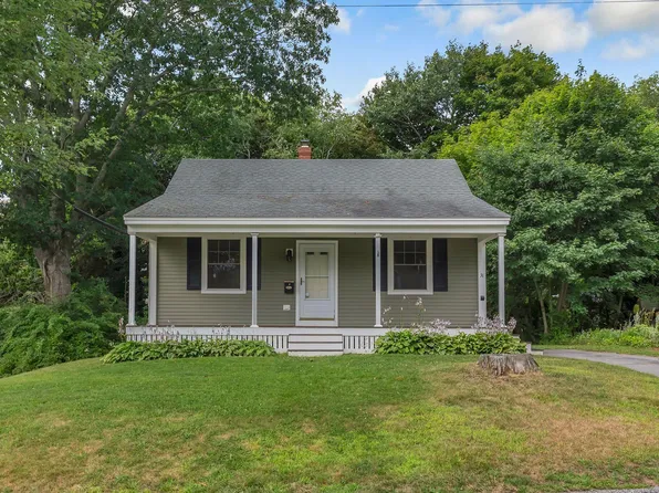 31 Longfellow Drive, Cape Elizabeth, ME 04107