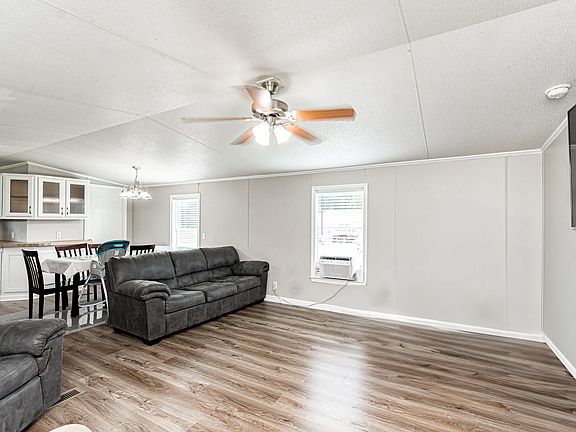 3rd image of 33833 Weiss Rd