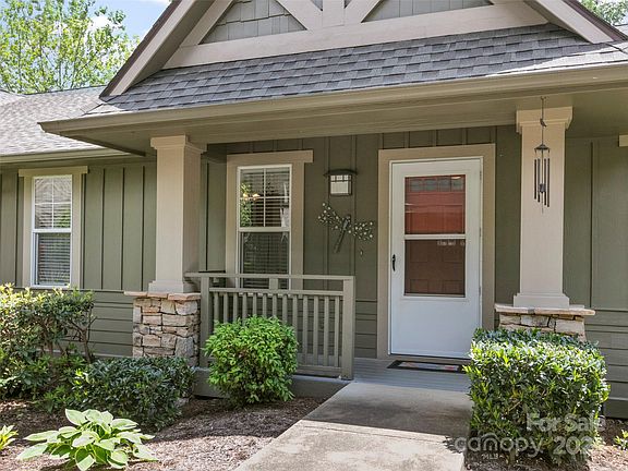 3rd image of 602 Fox Den Ct