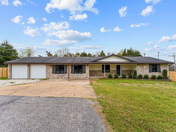 2nd image of 118 Combs St