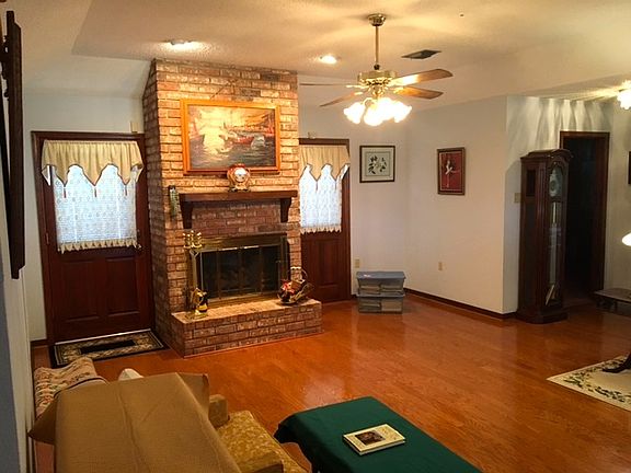 5th image of 145 Dickson Dr
