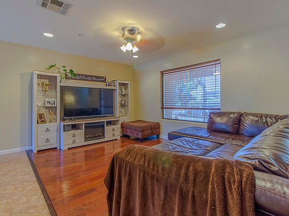4th image of 3806 W Orangewood Dr