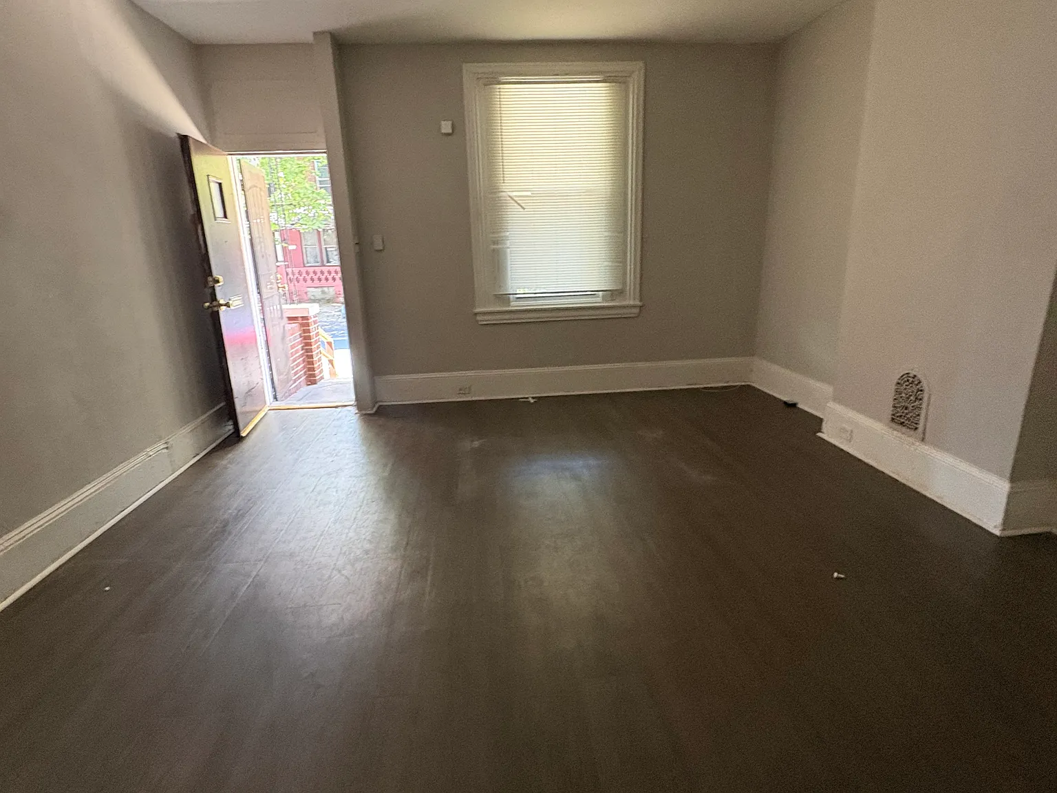 3 bed, 1022 sqft, $1,590 — Photo 3