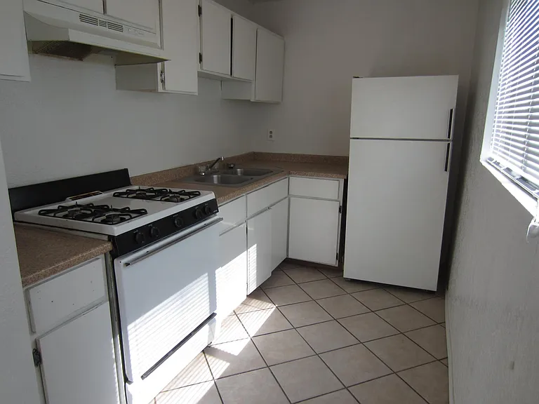 224 Mescalero Rd NW #B — Photo 3