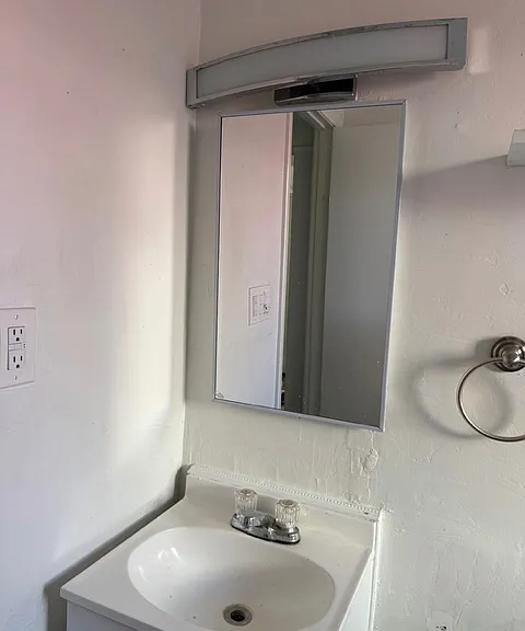 372 W Cedar St — Photo 2