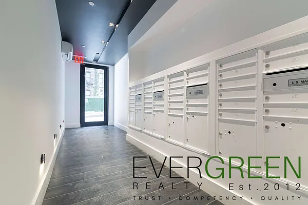 Rented by Evergreen Apartments BK | media 23