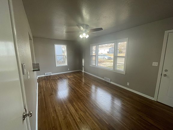 3rd image of 1221 Downtain St