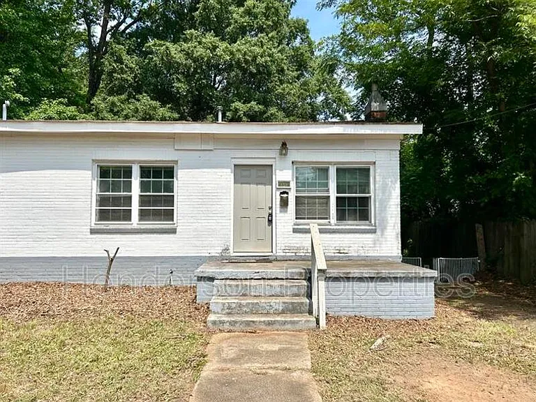 2549 Pinckney Ave — Photo 1
