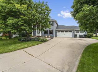1216 Oriole Ct, Sun Prairie, WI 53590
