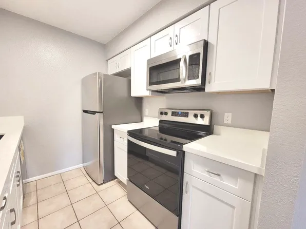2704 N Salem APT 102, Mesa, AZ 85215