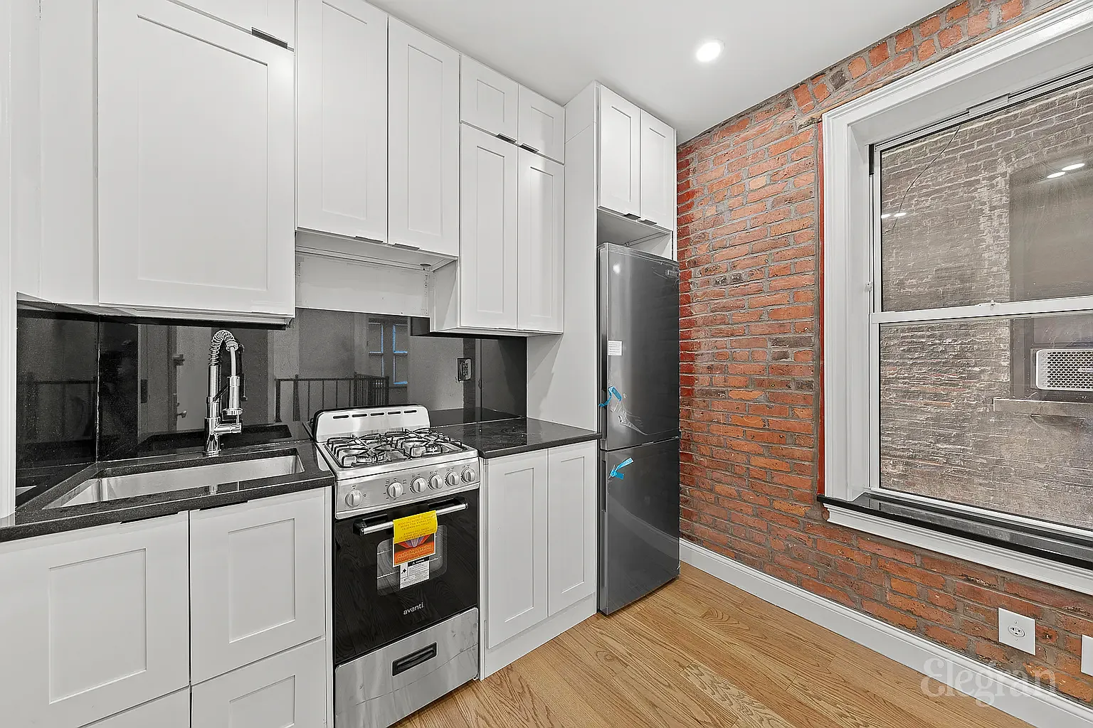 42 Bank Street — Photo 4